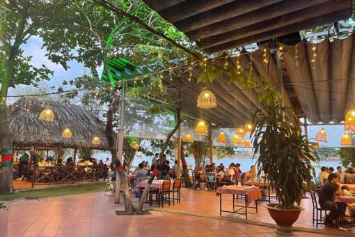 Mái Xếp Quán Nhậu Dĩ An